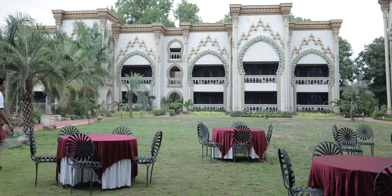 Poolside Restaurant Near Me